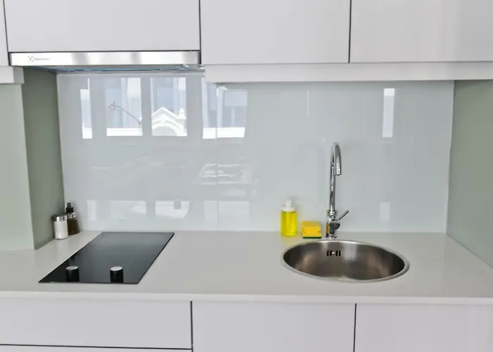 Gin O'clock In - By Misha's Place 3a شقة *