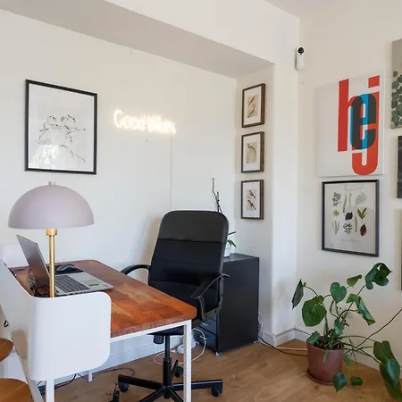 Gin O'clock In - By Misha's Place 3a Apartment