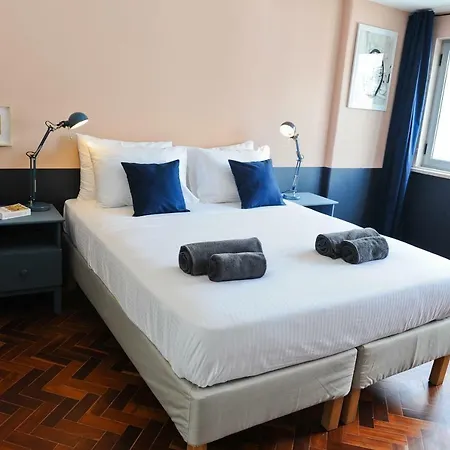 Gin O'clock In - By Misha's Place 3a Lisbon