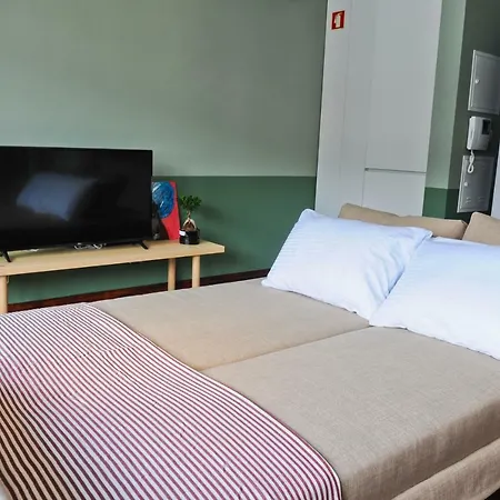 Apartment Gin O'clock In - By Misha's Place 3a Lisbon